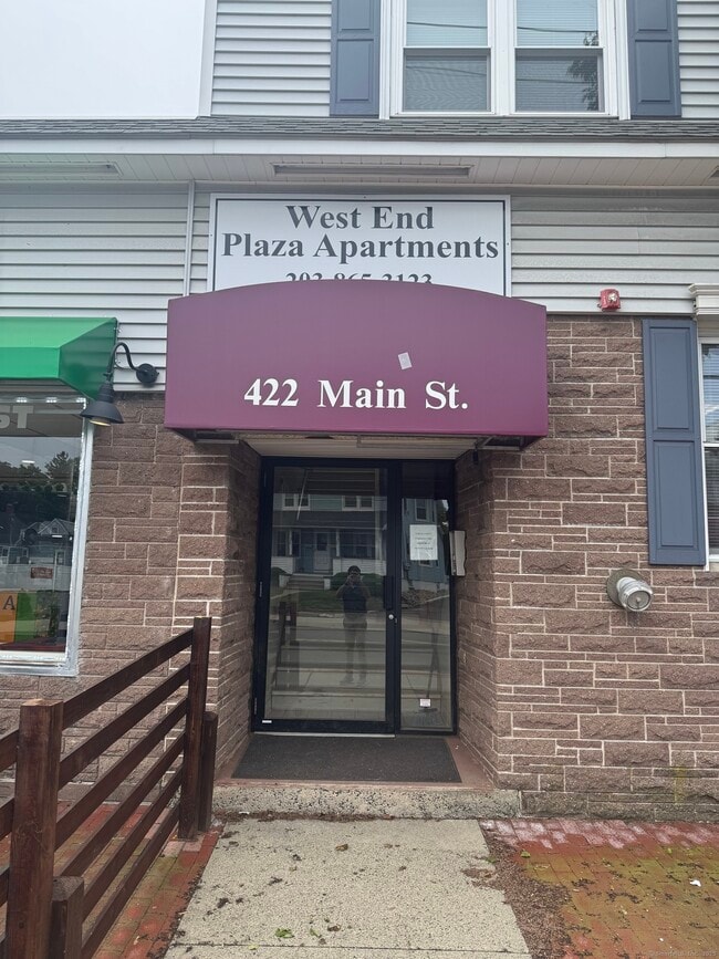 Building Photo - 422 Main St