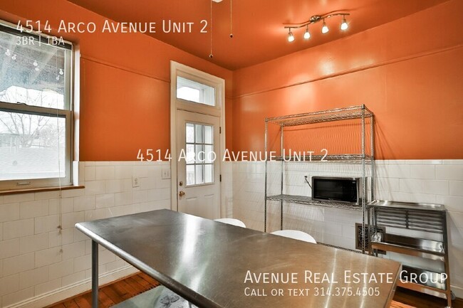 Building Photo - Charming 3-Bed Unit Near The Grove with Mo...