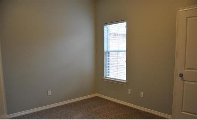 Building Photo - Coming Soon: 3 bedroom 2 bath in South Tyl...