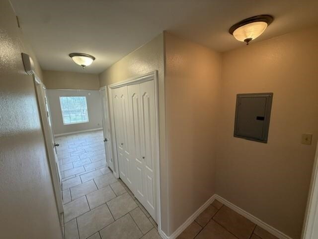 Building Photo - 2720 Camelot Dr