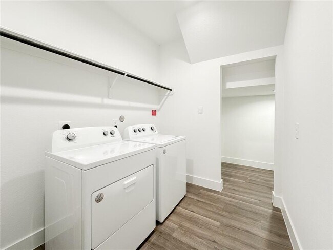 Building Photo - 15216 Tattle Crk Ln