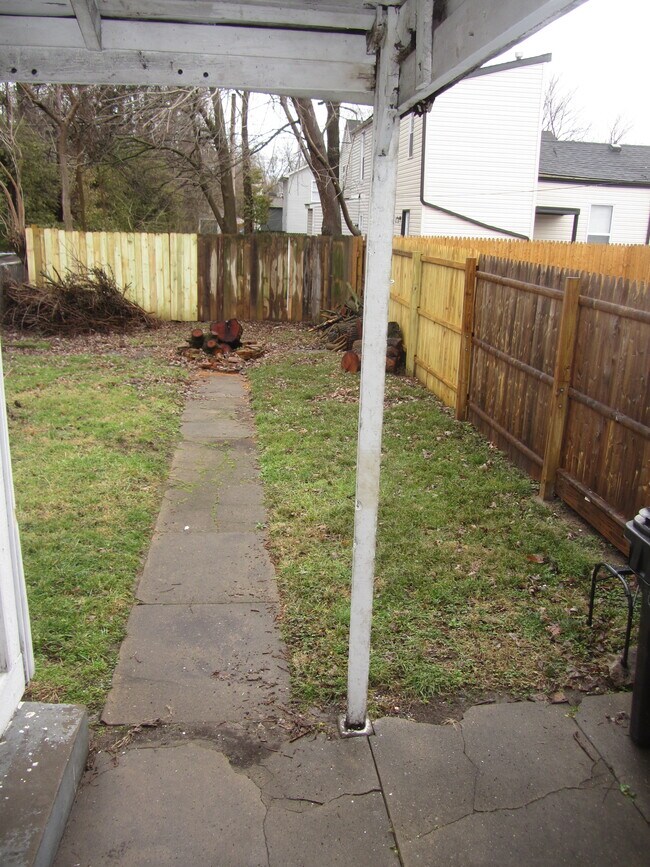 Building Photo - 606 E Kentucky St