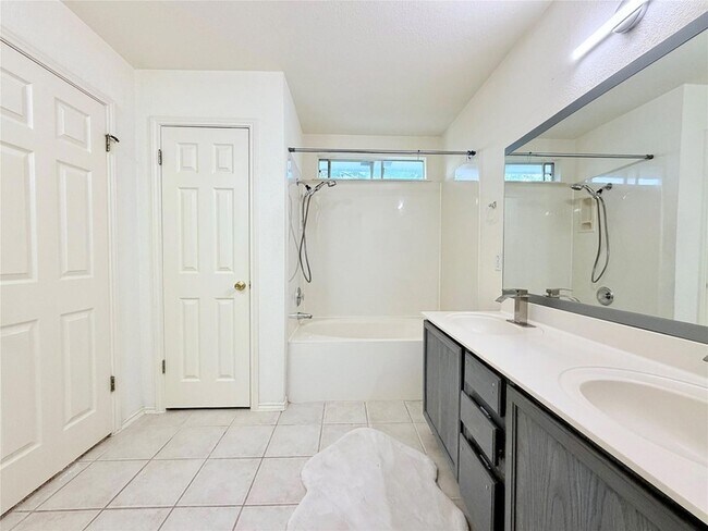 Building Photo - 9802 Copper Creek Dr