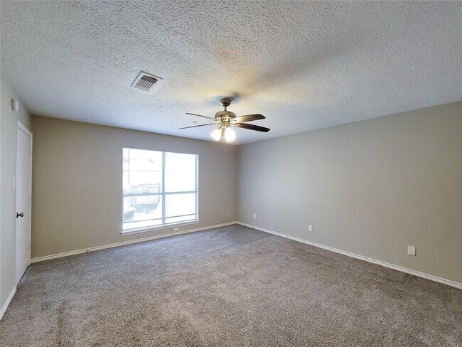 Building Photo - 6606 Brittany Park Ln