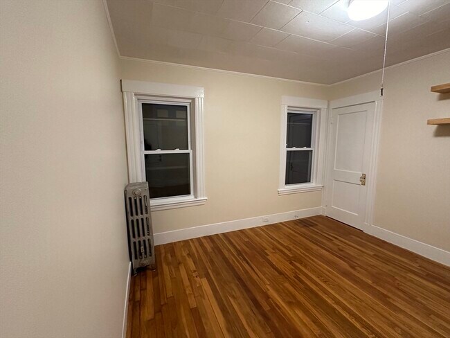 Building Photo - 44 Morton St