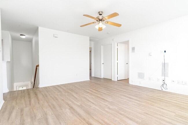 Building Photo - 3012 Hoover Dr