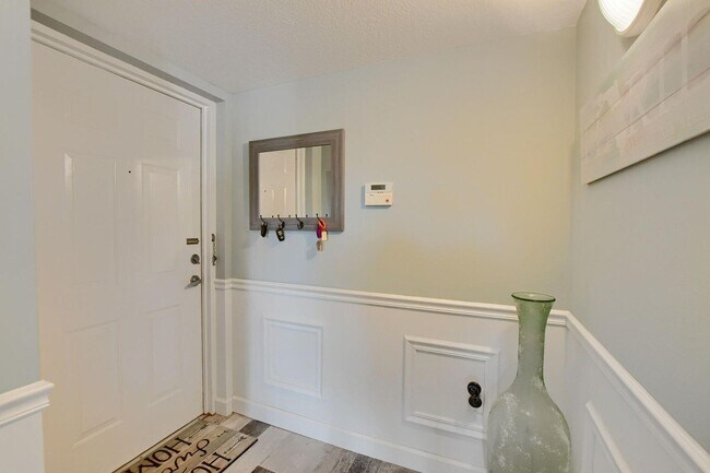 Primary Photo - 110 Villa Cir