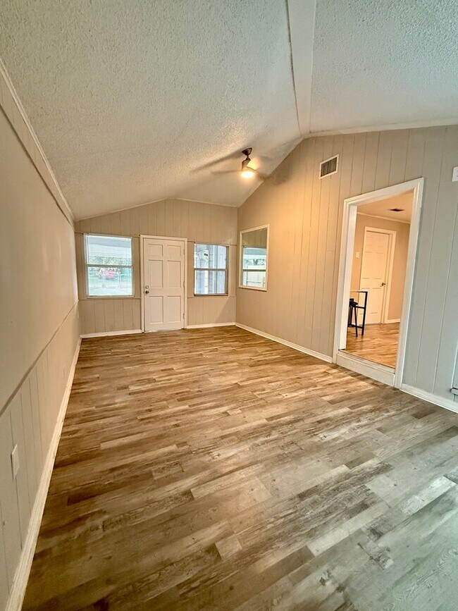 Building Photo - Dual Living Delight in the Heart of Lakeland!