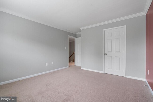 Building Photo - 8527 Silverview Dr