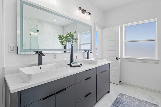 Building Photo - 2939 El Fenice Ln