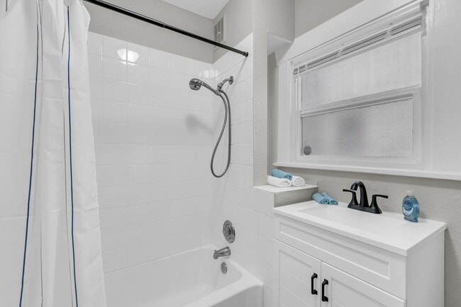 Building Photo - Welcome Home! Charming 3 bedroom Craftsman