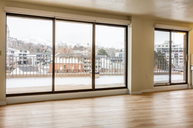 Building Photo - Rare 1,600+ Sq Ft Condo  **Move-In Special: August Rent FREE!**