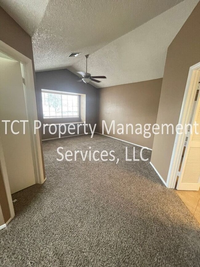 Building Photo - Spacious 3 Bedroom on Cul-de-Sac!