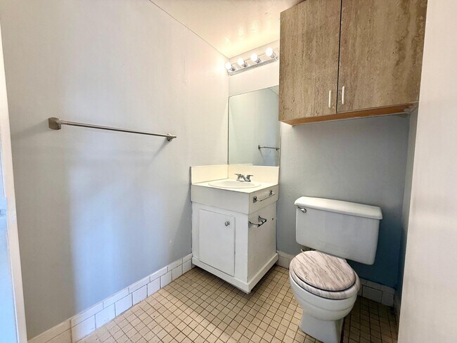 Building Photo - 1821 Fairview Villas Dr
