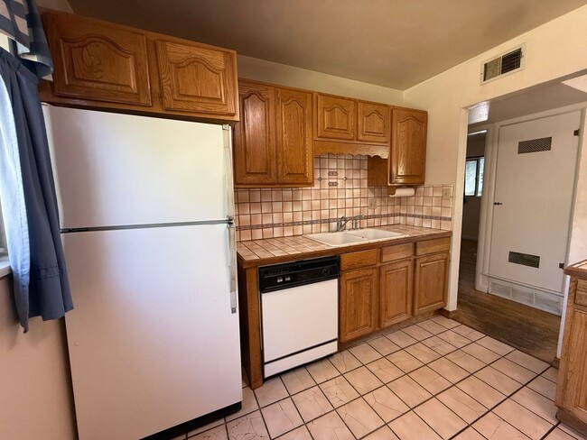 Building Photo - North Central 3 Bedroom Home