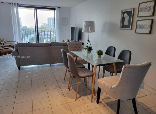 Building Photo - 801 N Ocean Blvd