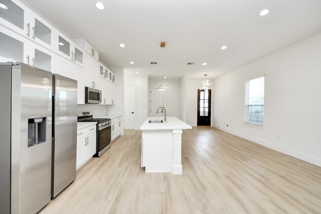 Building Photo - 3508 Omega St