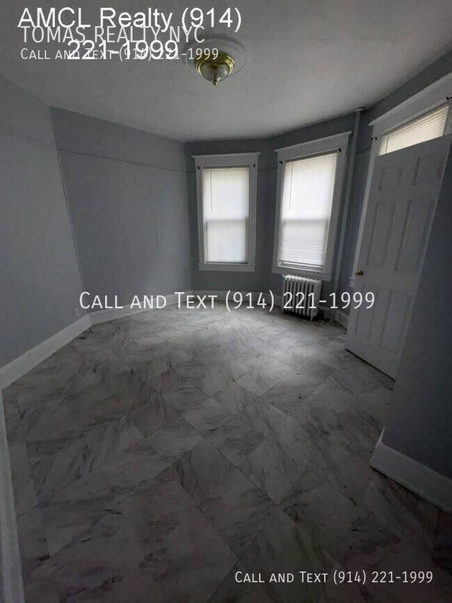 Building Photo - 127 Stanley Ave