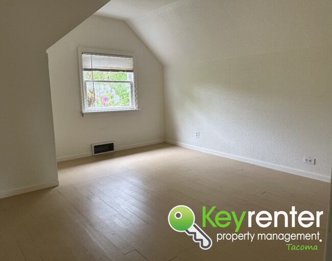 Building Photo - Adorable 4 Bedroom 1.5 Bath Tacoma Home + ...