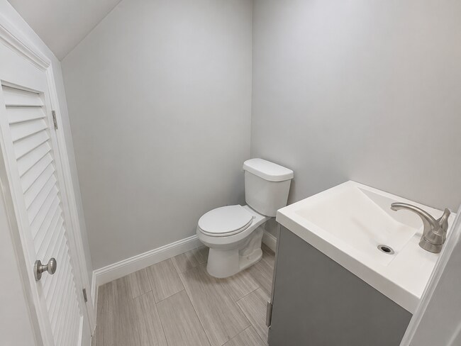 Building Photo - 1006 Summerfield Ave
