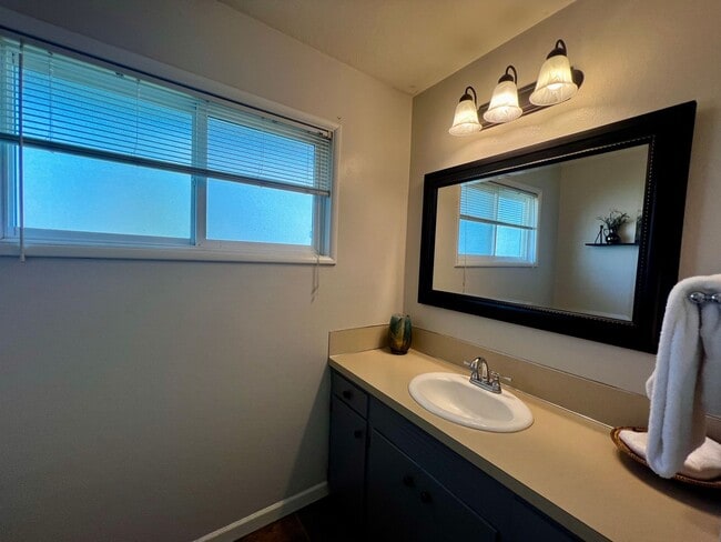 Building Photo - Beautiful North Hill Home Near Vincent Park!