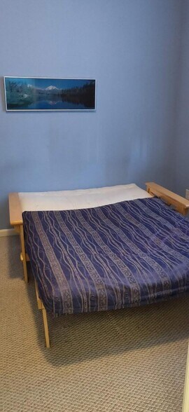 Futon - 1812 Tahoe Pl