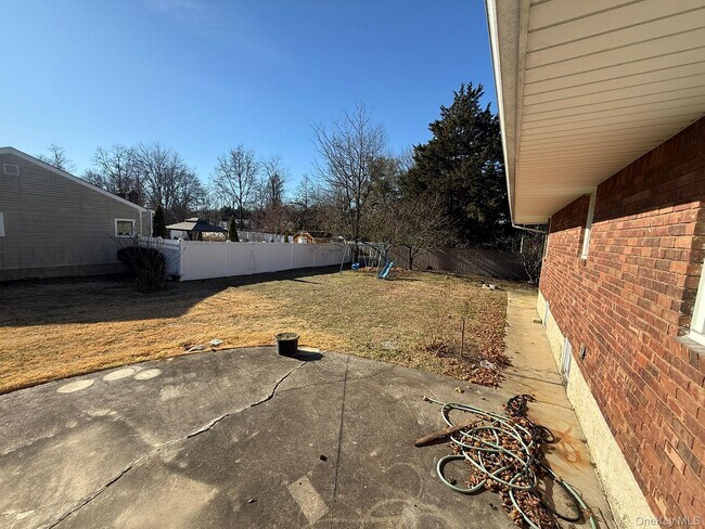 Building Photo - 24 Poplar Pl