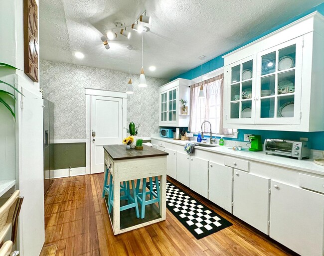 Building Photo - 2151 Olive St