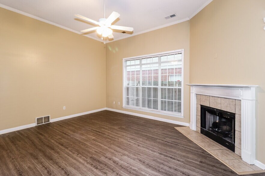 Building Photo - 8691 Overcup Oaks Dr