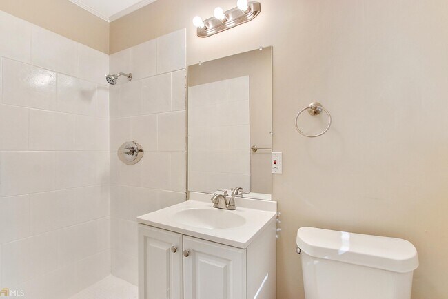 Building Photo - 3661 Collins Dr