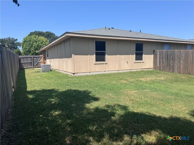 Building Photo - 1523 Aztec Trce