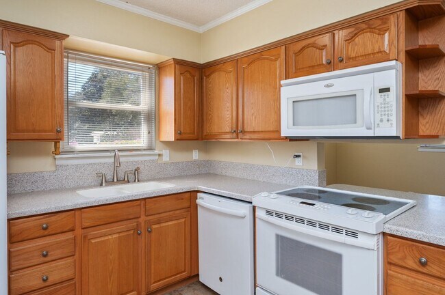 Building Photo - Updated 3 Bedroom in Great Location!