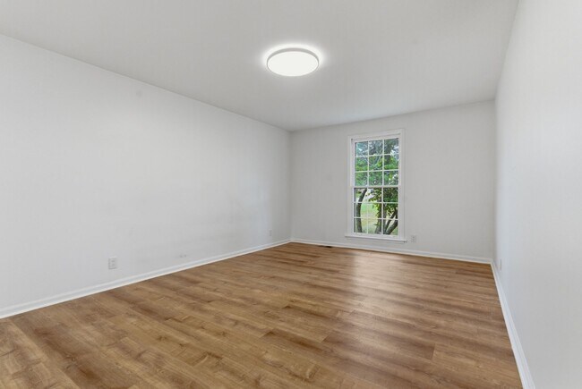 Building Photo - 308 Brookview Ct