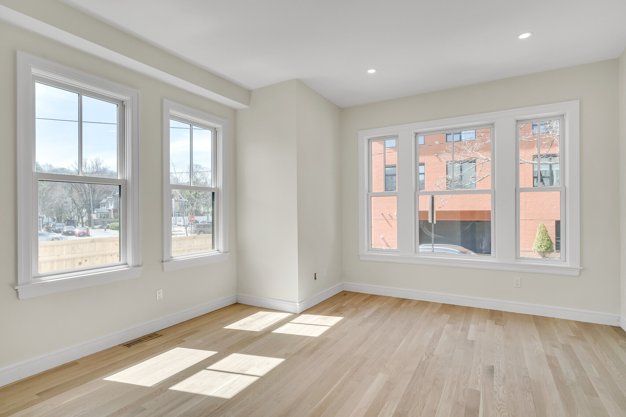Building Photo - 77 Thorndike St