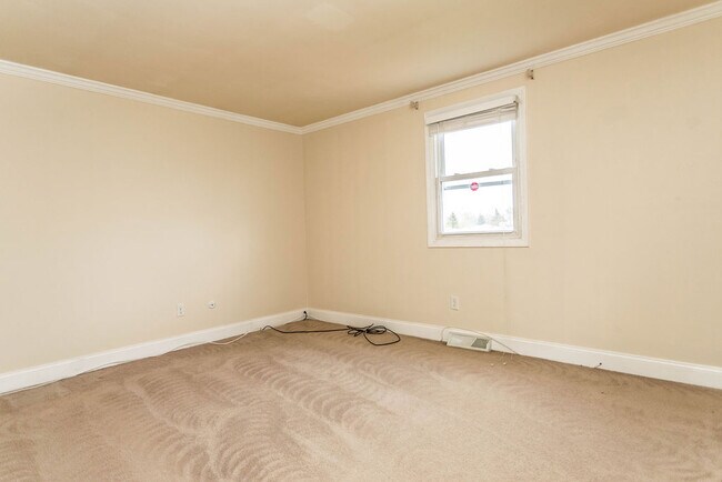 Building Photo - 7934 Davis Rd N