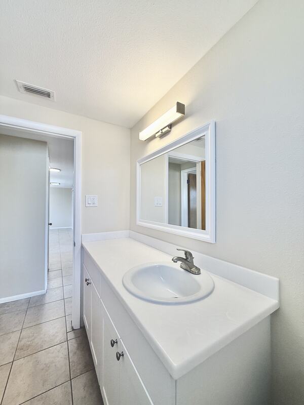 Building Photo - 8026 Brighton Dr
