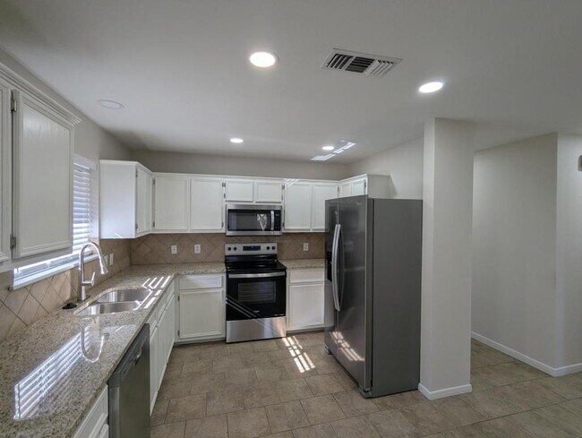 Building Photo - 210 Stone Gate Dr