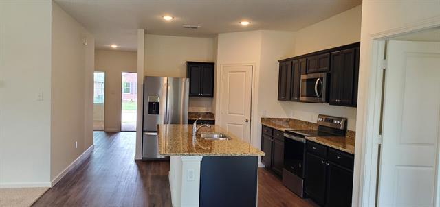 Building Photo - 709 Peach Tree Ln