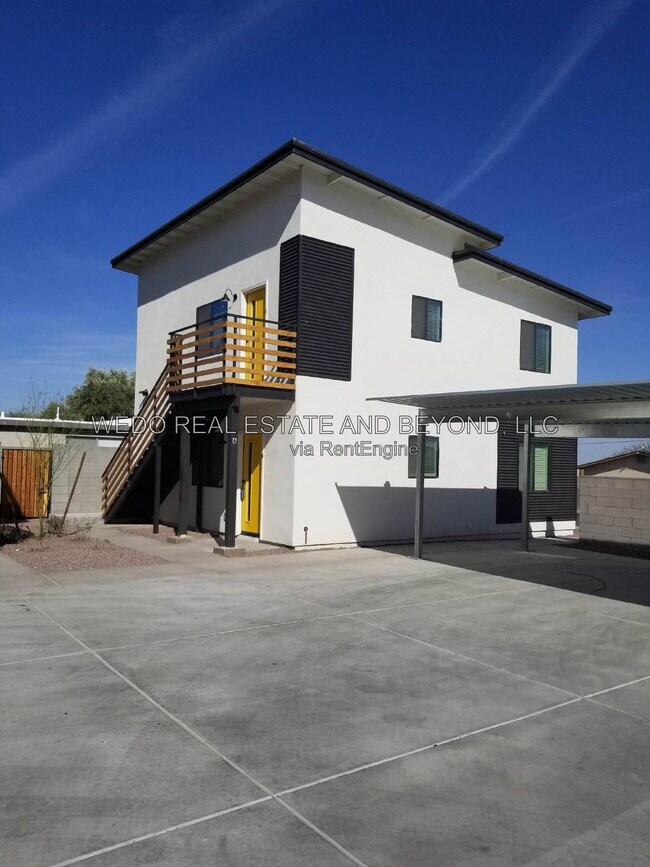 Building Photo - 813 E Siesta Dr
