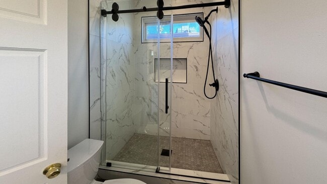 Building Photo - 1424 Amherst Ave