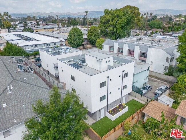 Building Photo - 7306 Independence Ave