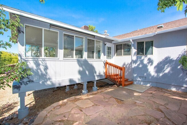 Building Photo - 4266 N Saratoga Dr