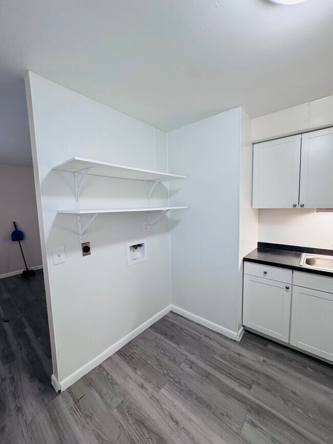 Building Photo - 1609 Orchard St