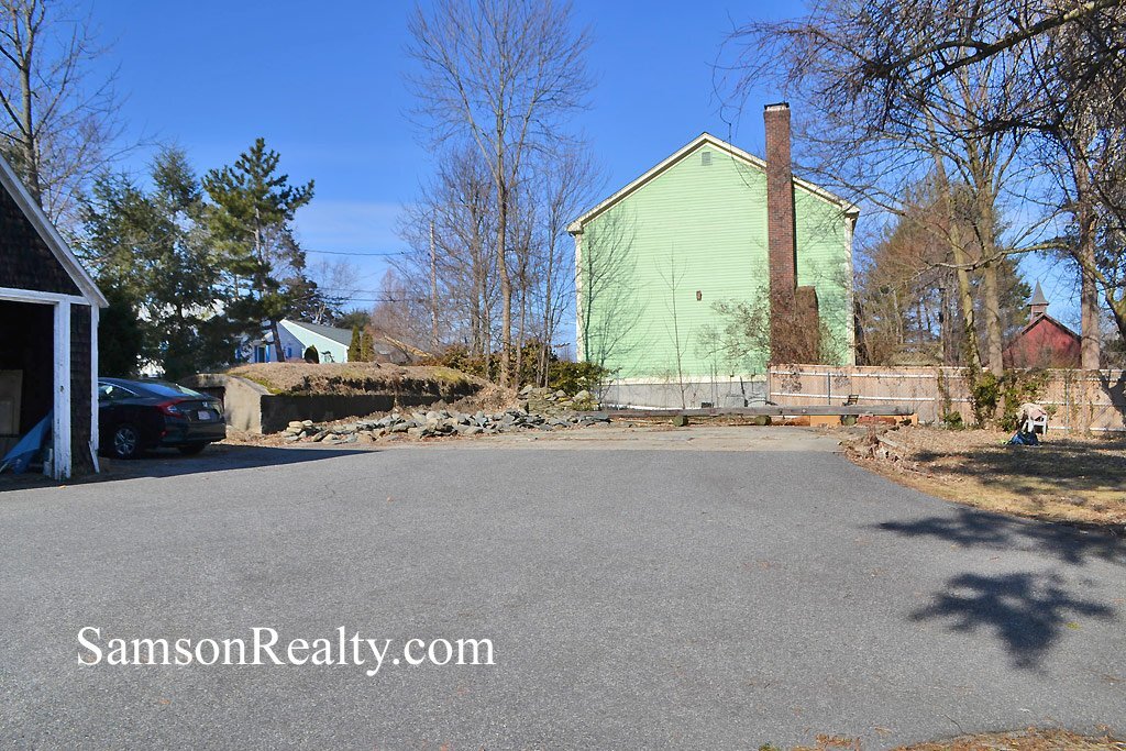 Building Photo - 745 Pleasant St