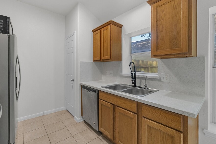 Building Photo - 16413 Danika Oak