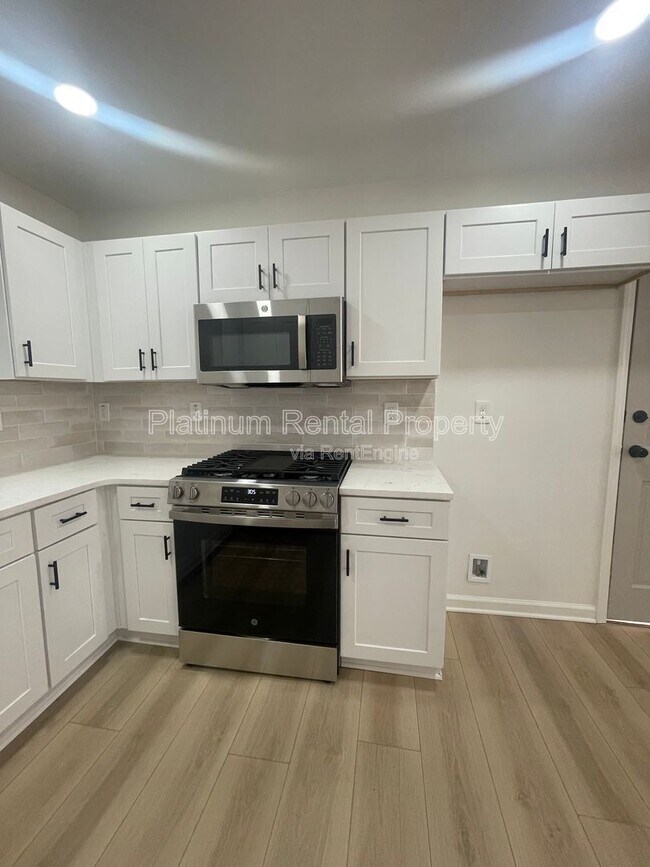 Building Photo - 1245 Shore Dr SW