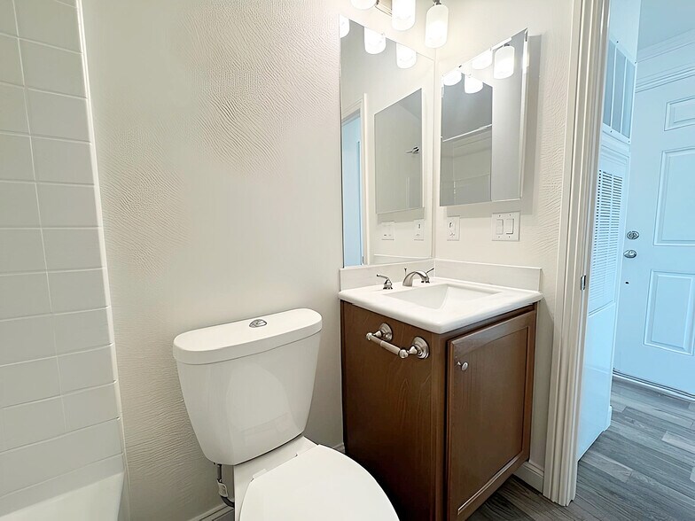 Building Photo - 8531 Kittyhawk Ave