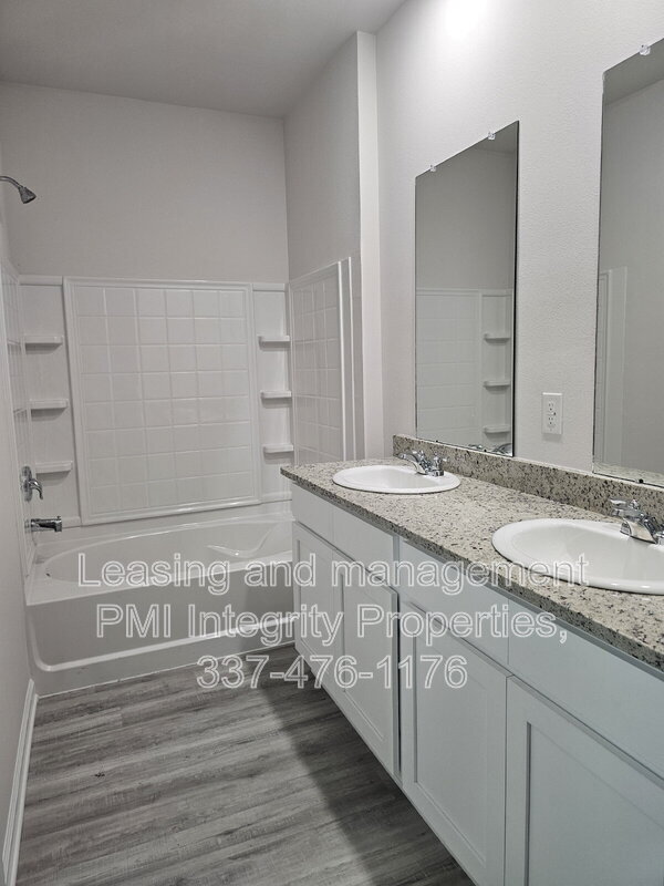 Building Photo - 932 Renova Dr