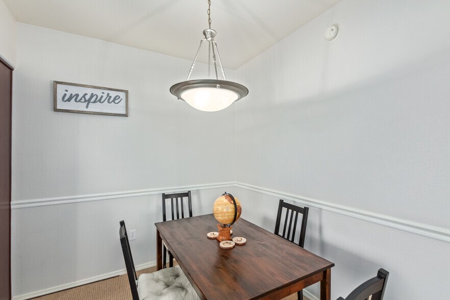 Building Photo - 4925 E Desert Cove Ave