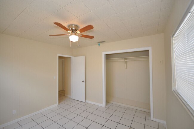 Building Photo - 139 W 28th St
